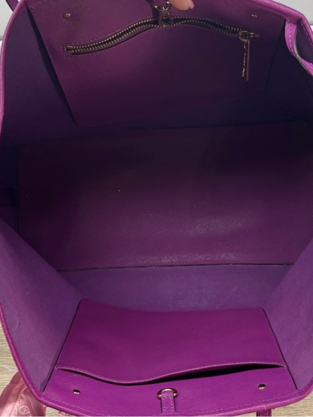 Michael Kors Fuchsia Jet Set Tote! Gently Used!! - Picture 4 of 13